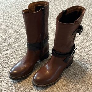 Size 7 women’s Clarks Brown Volara Melody leather boots. New without tags